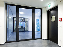 Остекление противопожарных дверей: нормы и правила